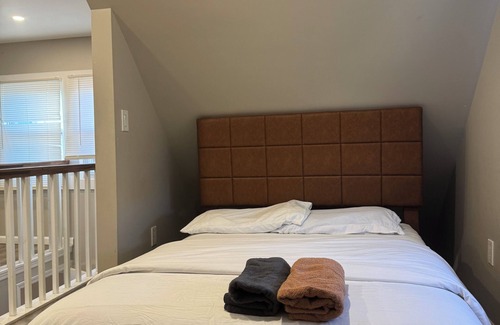 East Orange Appartement | Spacious 4-bedroom apartment in nice East Orange with WiFi, AC