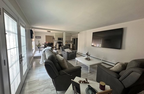 Farmingdale Maison | Spacious 4-bedroom townhome, 5 min walk from Bethpage Black