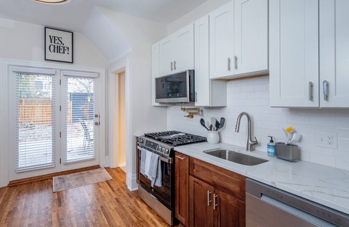 Bryn Mawr Maison | Spacious 4-bedroom 2-bathroom house in charming Minneapolis neighborhood