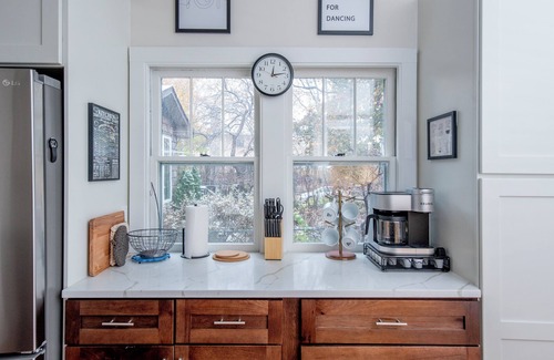 Bryn Mawr Maison | Spacious 4-bedroom 2-bathroom house in charming Minneapolis neighborhood
