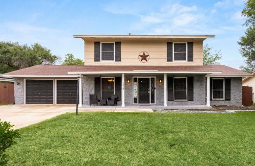 Heritage Maison | Spacious 4 bedroom with pool-Minutes to Seaworld and lackland AFB