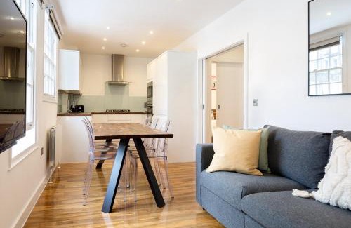 Holborn and Covent Garden Appartement | Spacious 4 bedrooms flat in New Oxford Street