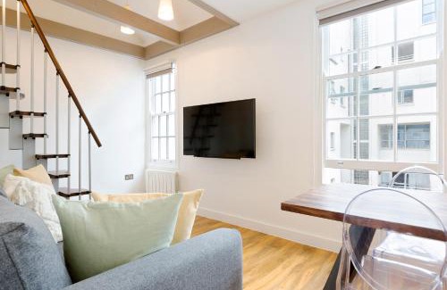 Holborn and Covent Garden Appartement | Spacious 4 bedrooms flat in New Oxford Street