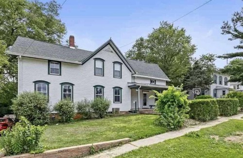 Tonica Maison | Spacious 4 BR 3BA Mins to Starved Rock