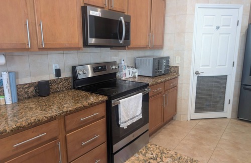 Indian Trails Maison | Spacious 4 BR house w/ Solar heated pool, Spa and Sauna in delightful Palm Coast