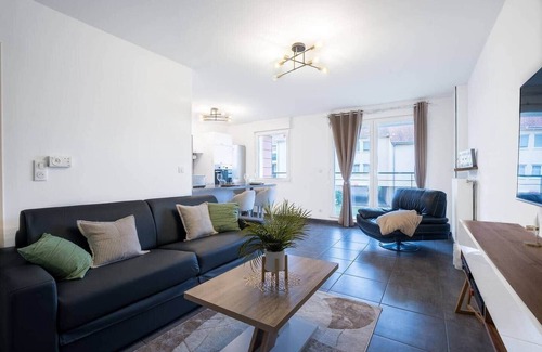 Woippy Appartement | Spacious - 4 pers' - Balcony - 2 beds - Parking