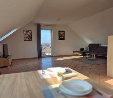 Schwanewede Appartement | Spacious 4-Room Apartment Ideal for Families and Business Trips in a Quiet Area