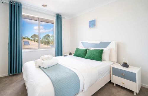 Point Cook Maison | Spacious 4B House in PointCook