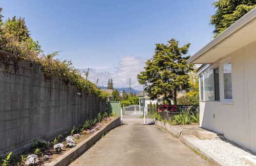 Shaughnessy Maison | Spacious 4BD Family Home in Shaughnessy! STR License: 25-158069