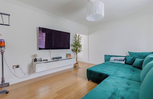 Leyton Maison | Spacious 4BD Home with Large Garden, East London