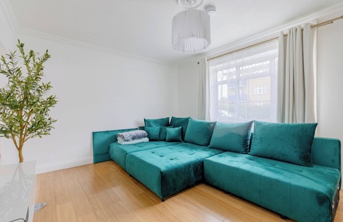 Leyton Maison | Spacious 4BD Home with Large Garden, East London