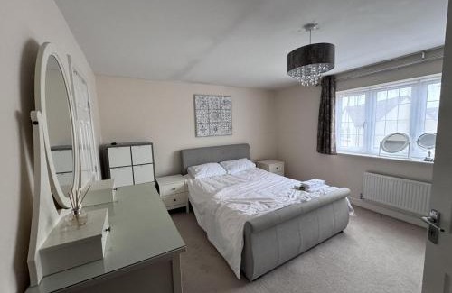 Halghton Maison | Spacious 4BD House with Character in Coventry