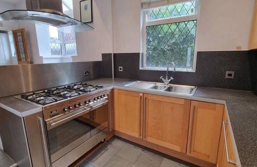 Manchester Maison | Spacious 4BD with great links to Manchester centre
