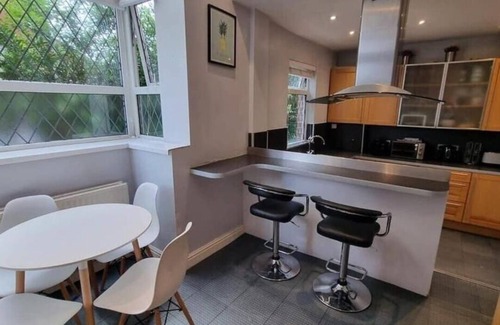 Manchester Maison | Spacious 4BD with great links to Manchester centre