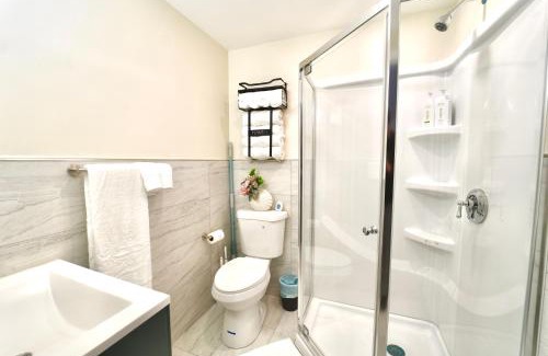East Somerville Appartement | Spacious 4BDR 2BA Retreat near T-Station- 5 Mins to Boston