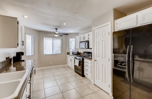 Las Vegas Maison | Spacious 4Bdr Entire Home with Pool & Spa, Outdoor Dining & 40’ RV Parking.
