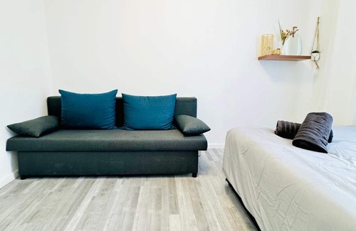 Grinzing Appartement | Spacious 4BR Apt for up to 12P; 10Min to FAC Platz