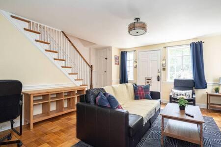 Northeast Alexandria Maison | Spacious 4BR CozySuites in Old Town Alexandria