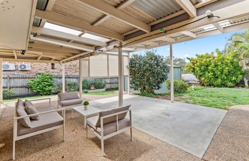 Capalaba Appartement | Spacious 4BR Family Home in Capalaba | Local Charm