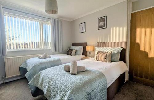 Balderton Maison | Spacious 4BR Family Home with Private Garden