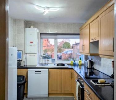 Balderton Maison | Spacious 4BR Family Home with Private Garden