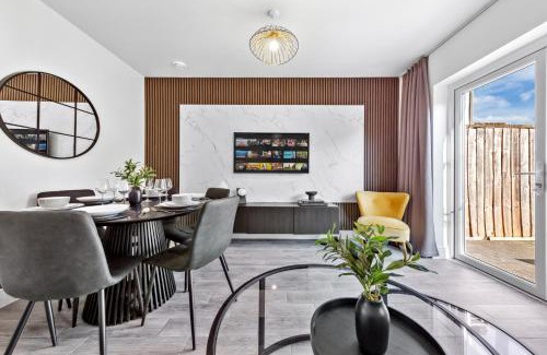 Enfield Highway Appartement | Spacious 4BR Home, Garden & Parking, Sleeps 8