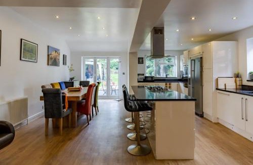 Moseley Maison | Spacious 4BR Home in Moseley Village near centre