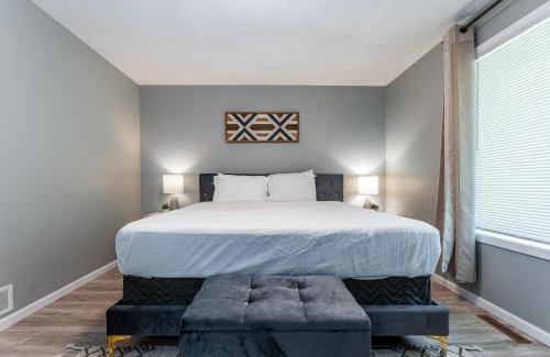 Columbia Heights Appartement | Spacious 4BR Home in Minneapolis - Pet Friendly!