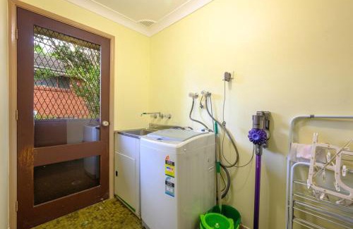 Turramurra Maison | Spacious 4BR Home Quiet Street Great Location