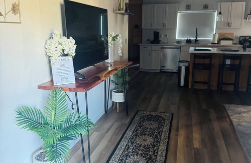 Alhambra Maison | Spacious 4BR Home w/Pool, BBQ & Putting Green – Near I-17