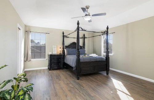 South Arlington Maison | Spacious 4BR Home with Pool BBQ & Games