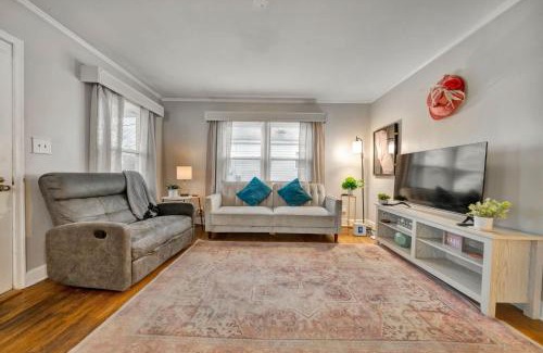 Taylor Berry Maison | Spacious 4BR Home with Cozy Vibes in Louisville
