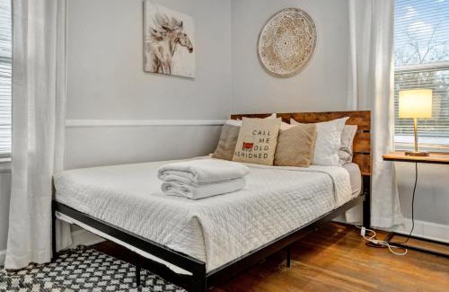 Taylor Berry Maison | Spacious 4BR Home with Cozy Vibes in Louisville