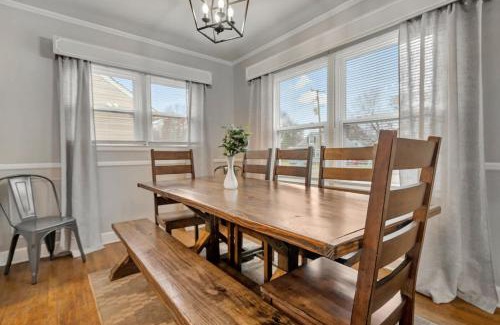 Taylor Berry Maison | Spacious 4BR Home with Cozy Vibes in Louisville