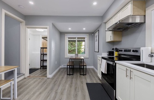 Marpole Maison | Spacious 4BR Retreat near YVR and DT