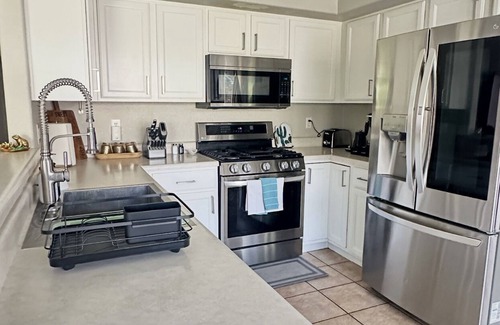 Tucson Maison | Spacious 4BR Retreat Walk to Sabino Canyon + Private Pool