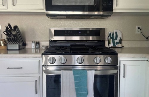 Tucson Maison | Spacious 4BR Retreat Walk to Sabino Canyon + Private Pool