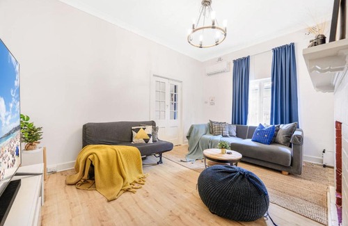 Belfield Maison | Spacious 4BR Straithfield house close 2 airport city