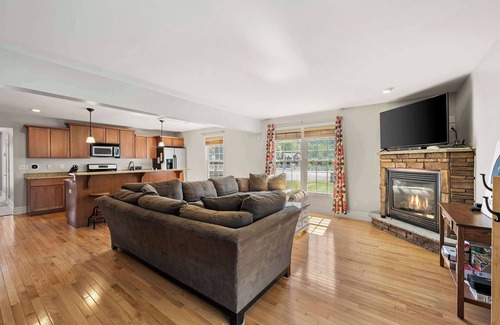 Ellicottville Maison | Spacious 4BR Townhome w/Hot Tub Near Village