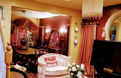 Huntington Station Maison | Spacious 5-bedroom house with WiFi and AC in marvelous DIX HILLS