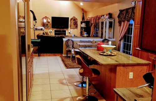 Huntington Station Maison | Spacious 5-bedroom house with AC and room in charming Huntington/Dix Hills