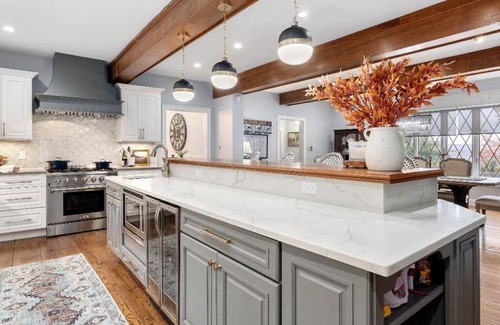 Albany Maison | Spacious 5-bed house centralized within hour of skiing, Race track & Lake George