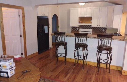 Spring Valley Maison | Spacious 5-bedroom house in lovely Spring Valley with WiFi, pet friendly, yard