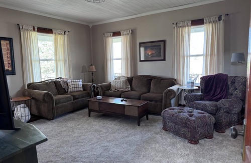 Van Orin Maison | Spacious 5-bedroom 2-bath farmhouse in peaceful farmland near Princeton Illinois