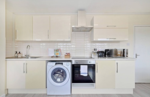 Mile End Appartement | Spacious 5-Bedroom – 3 Mins Walk from Mile End Station