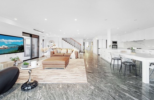 Taren Point Villa | Spacious 5-bedroom villa with WiFi and AC in delightful Taren Point