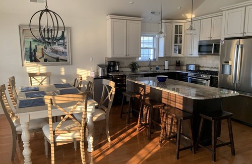North End Maison | Spacious 5-Bedroom Beach House – Ideal for Families, Walk to Ocean & Downtown