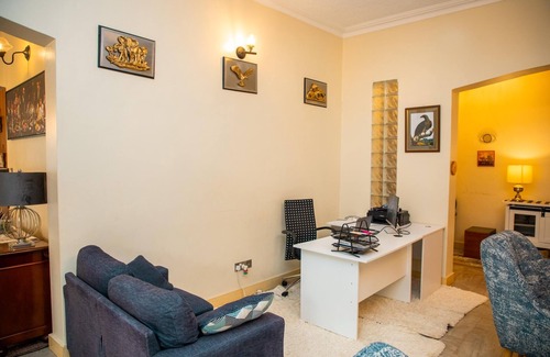 Kampala Maison | Spacious 5-bedroom bungalow in charming Kampala with WiFi