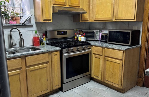 Chicago Lawn Maison | Spacious 5-bedroom bungalow in delightful Chicago with AC, WiFi