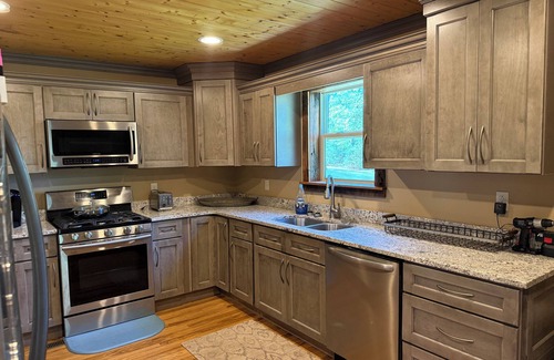 Duff Cabine | Spacious 5-bedroom cabin in enchanting LaFollette up on McCloud Mountain
